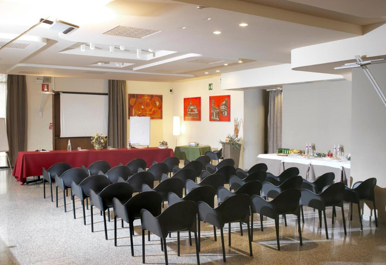 Hotel Ristorante Alcide Poggibonsi Zewnętrze zdjęcie