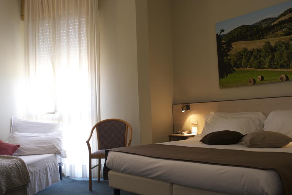 Hotel Ristorante Alcide Poggibonsi Zewnętrze zdjęcie