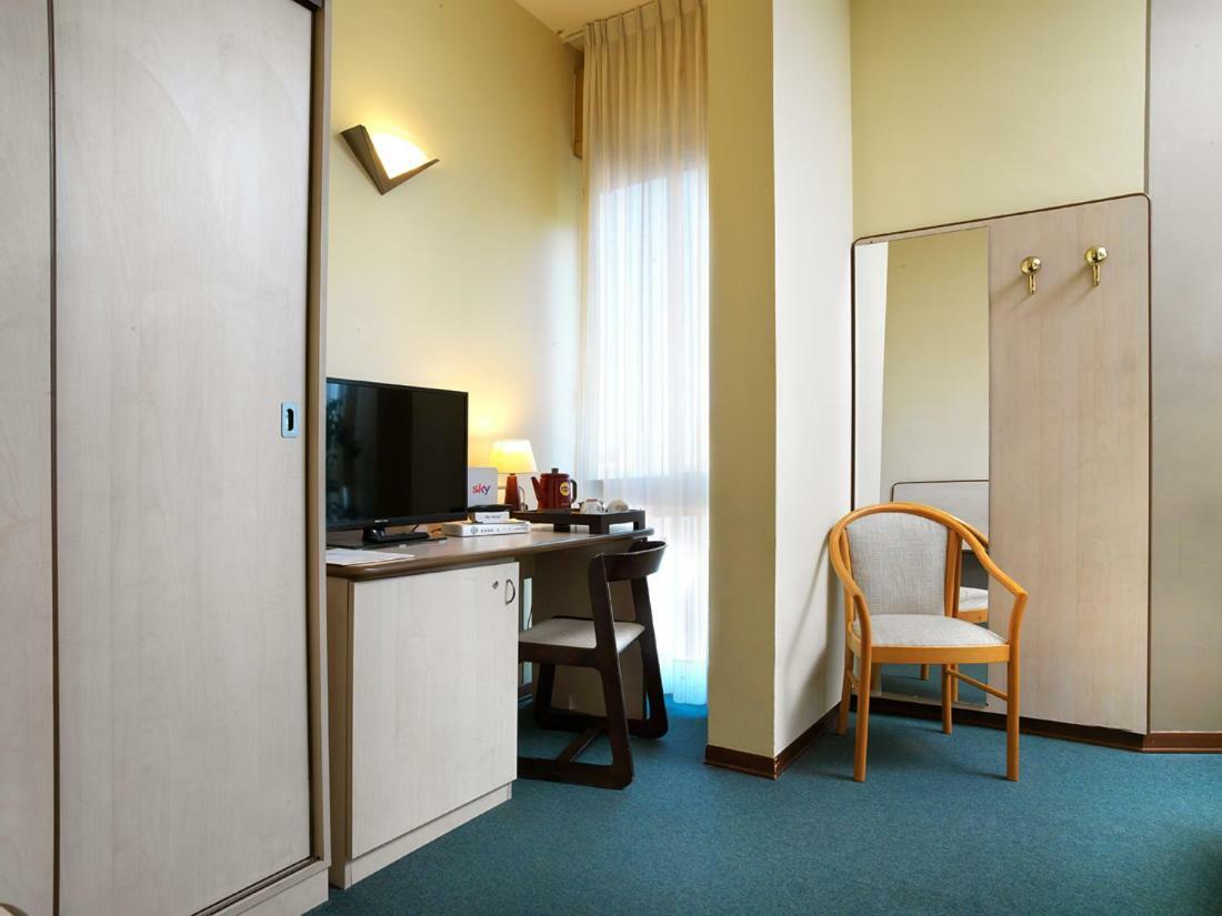 Hotel Ristorante Alcide Poggibonsi Zewnętrze zdjęcie